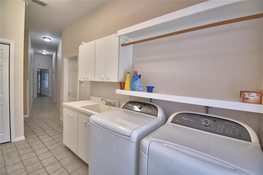 Activo con contrato: $545,000 (4 camas, 3 baños, 3434 Pies cuadrados)