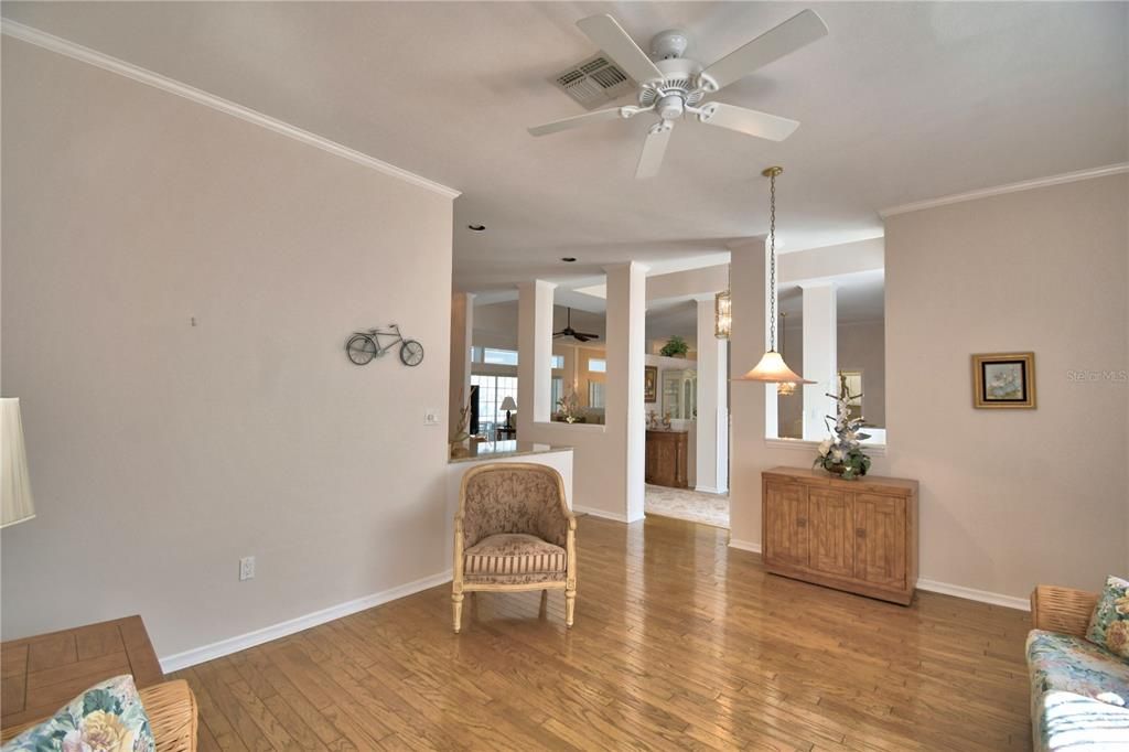 Activo con contrato: $545,000 (4 camas, 3 baños, 3434 Pies cuadrados)
