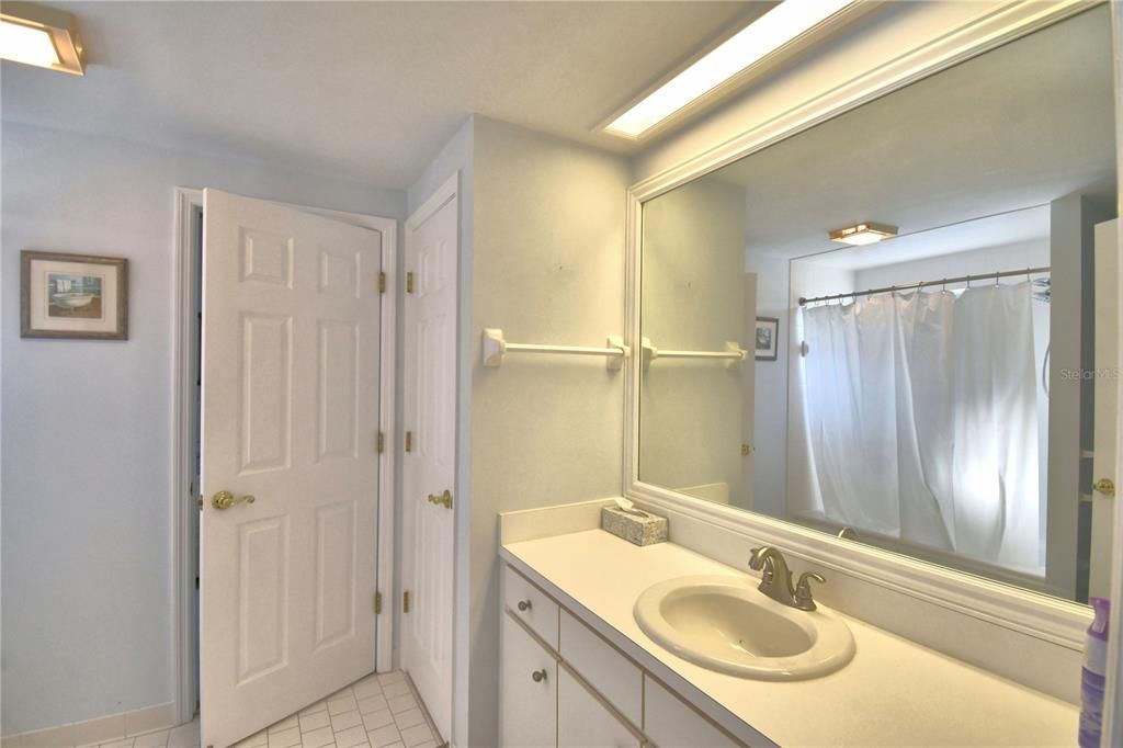 Activo con contrato: $545,000 (4 camas, 3 baños, 3434 Pies cuadrados)