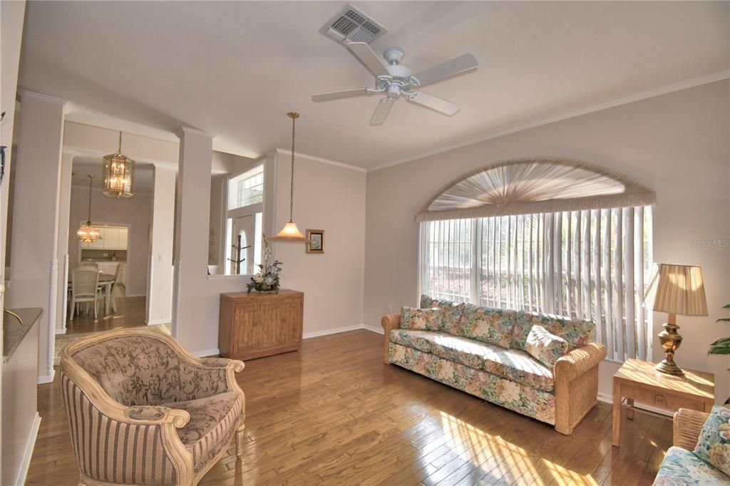 Activo con contrato: $545,000 (4 camas, 3 baños, 3434 Pies cuadrados)