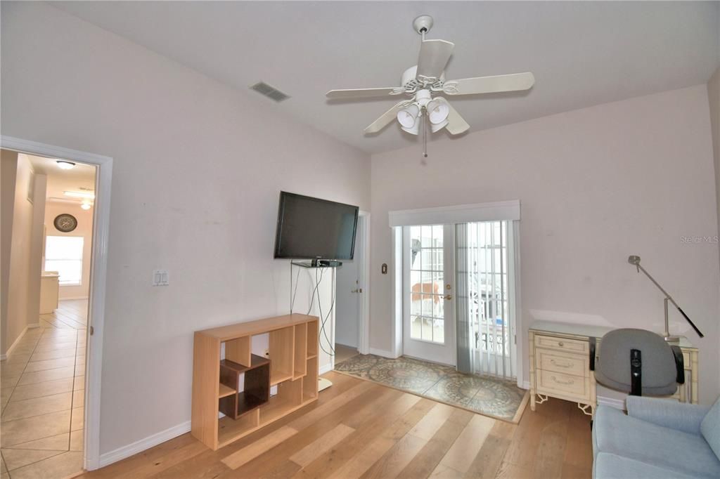 Activo con contrato: $545,000 (4 camas, 3 baños, 3434 Pies cuadrados)
