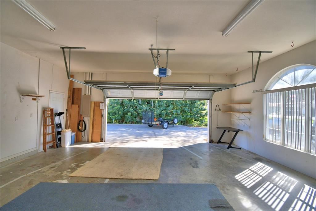 Activo con contrato: $545,000 (4 camas, 3 baños, 3434 Pies cuadrados)
