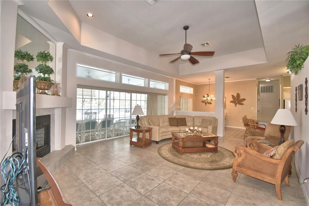 Activo con contrato: $545,000 (4 camas, 3 baños, 3434 Pies cuadrados)