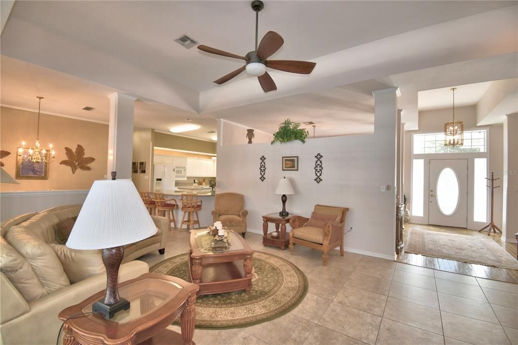 Activo con contrato: $545,000 (4 camas, 3 baños, 3434 Pies cuadrados)