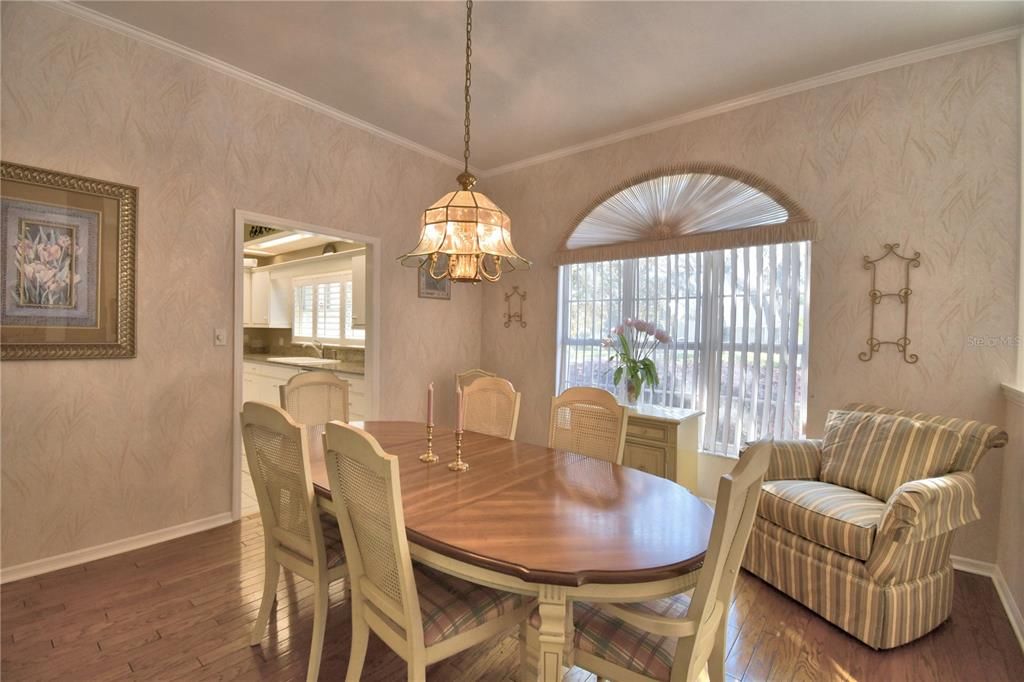 Activo con contrato: $545,000 (4 camas, 3 baños, 3434 Pies cuadrados)
