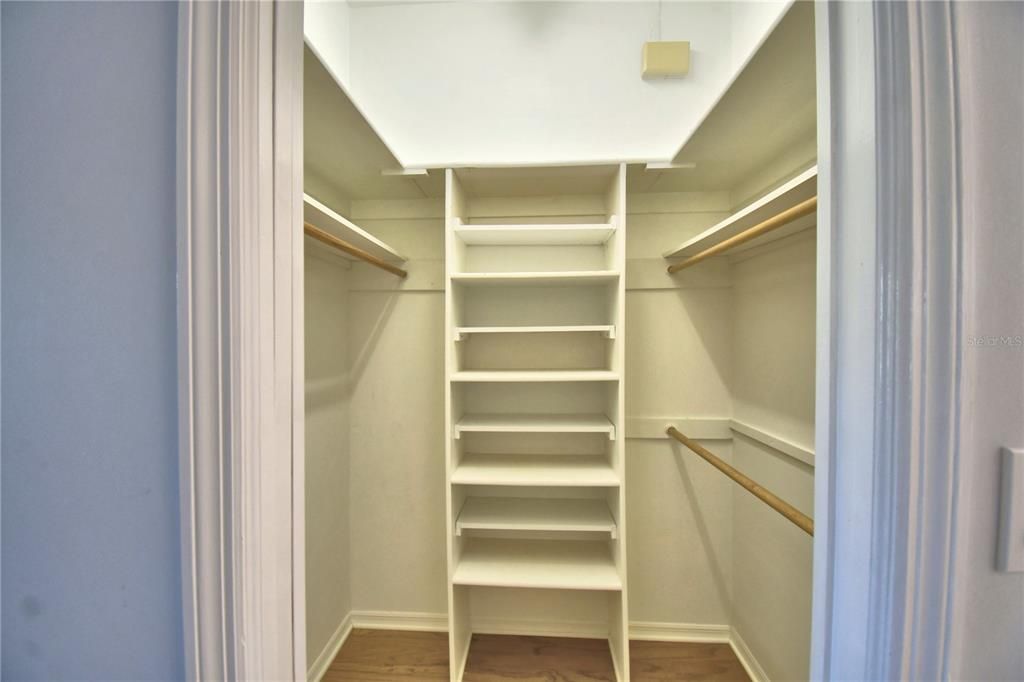 Activo con contrato: $545,000 (4 camas, 3 baños, 3434 Pies cuadrados)