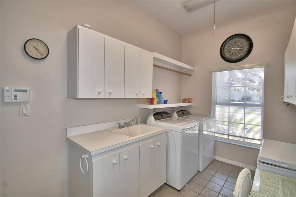 Activo con contrato: $545,000 (4 camas, 3 baños, 3434 Pies cuadrados)