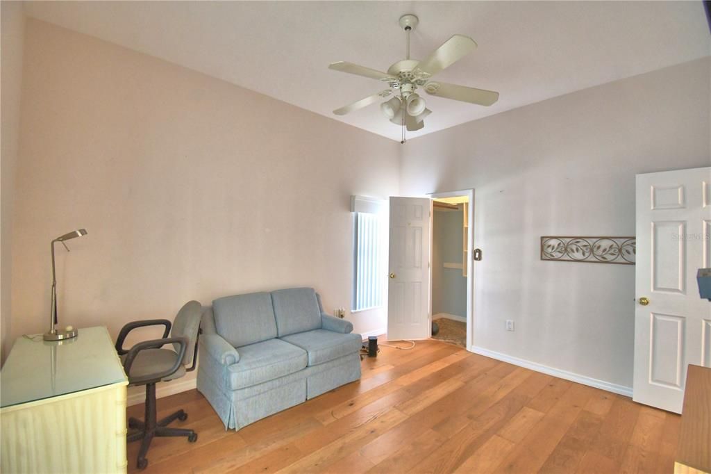 Activo con contrato: $545,000 (4 camas, 3 baños, 3434 Pies cuadrados)