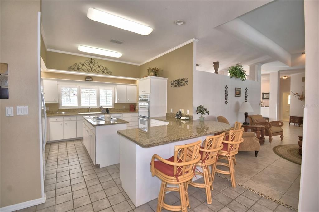 Activo con contrato: $545,000 (4 camas, 3 baños, 3434 Pies cuadrados)