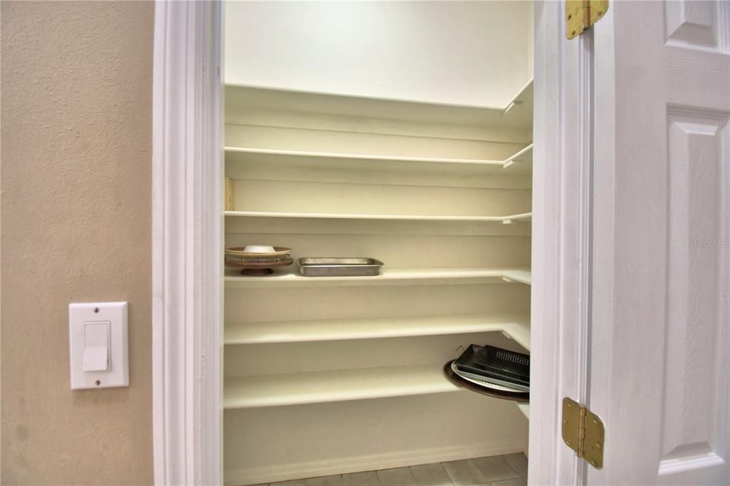Activo con contrato: $545,000 (4 camas, 3 baños, 3434 Pies cuadrados)