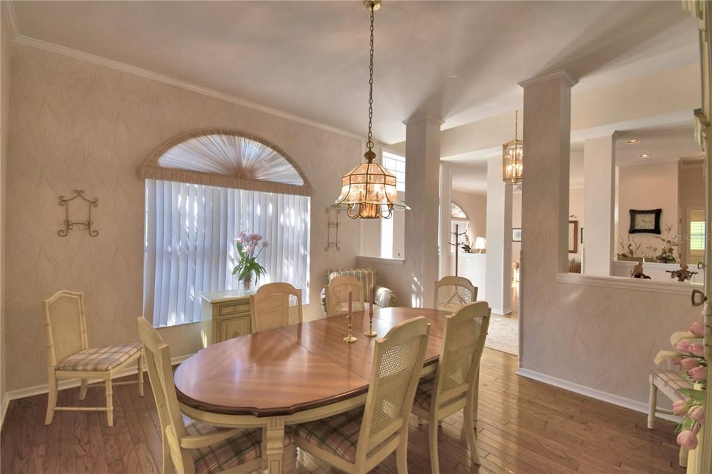 Activo con contrato: $545,000 (4 camas, 3 baños, 3434 Pies cuadrados)