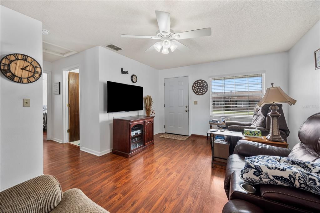Activo con contrato: $125,000 (2 camas, 2 baños, 858 Pies cuadrados)