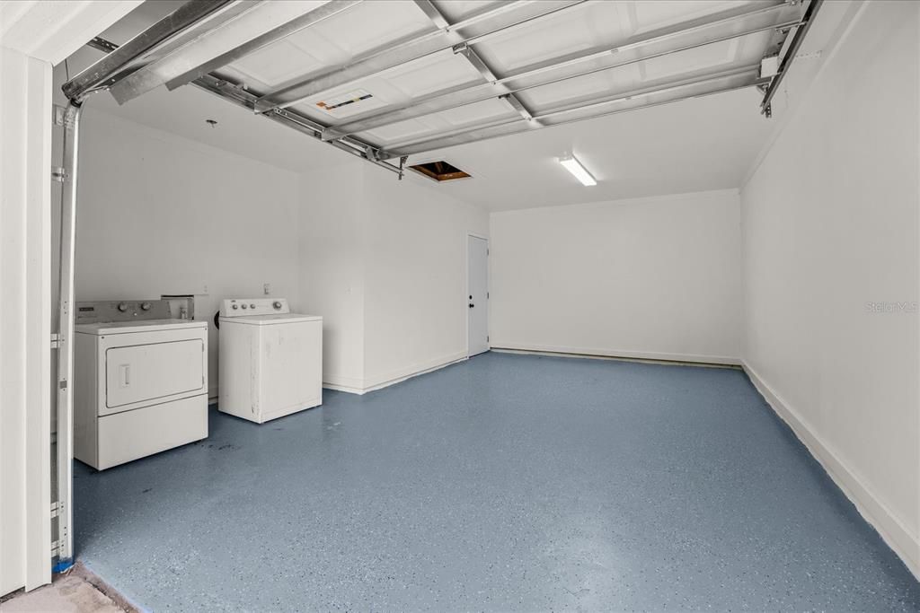 Active With Contract: $225,000 (2 beds, 1 baths, 921 Square Feet)