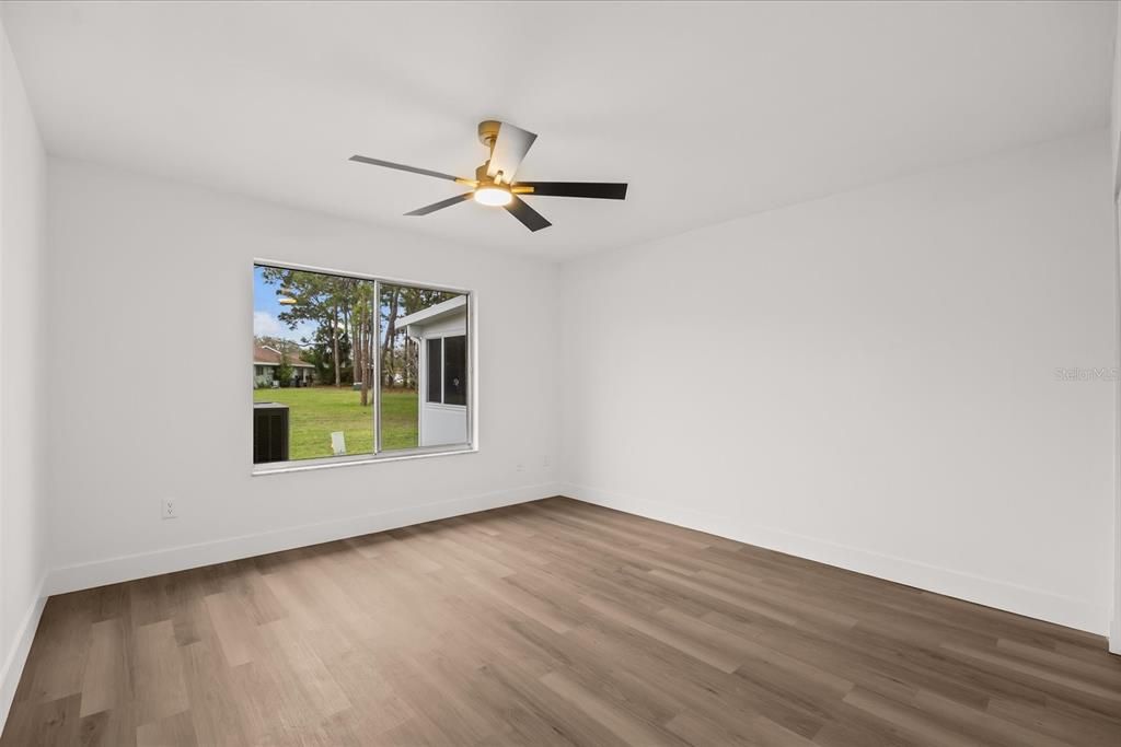 Active With Contract: $225,000 (2 beds, 1 baths, 921 Square Feet)
