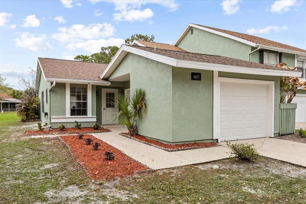 Active With Contract: $225,000 (2 beds, 1 baths, 921 Square Feet)