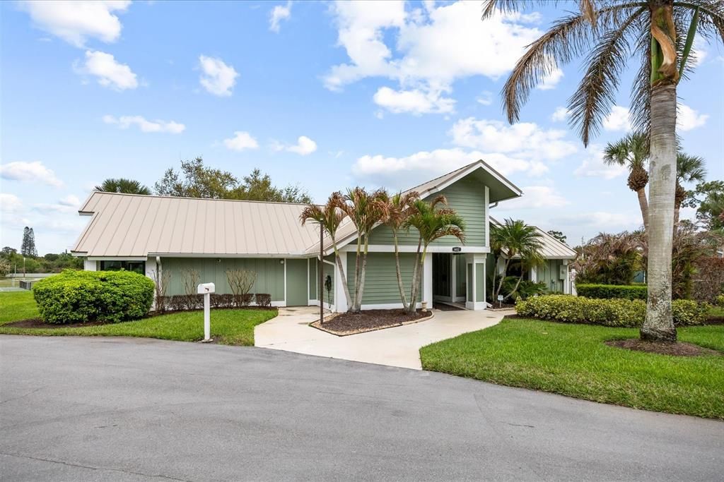 Active With Contract: $225,000 (2 beds, 1 baths, 921 Square Feet)