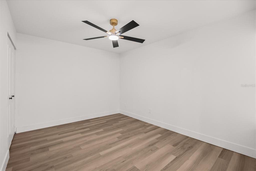 Active With Contract: $225,000 (2 beds, 1 baths, 921 Square Feet)