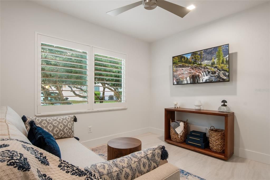 En Venta: $469,900 (2 camas, 2 baños, 816 Pies cuadrados)
