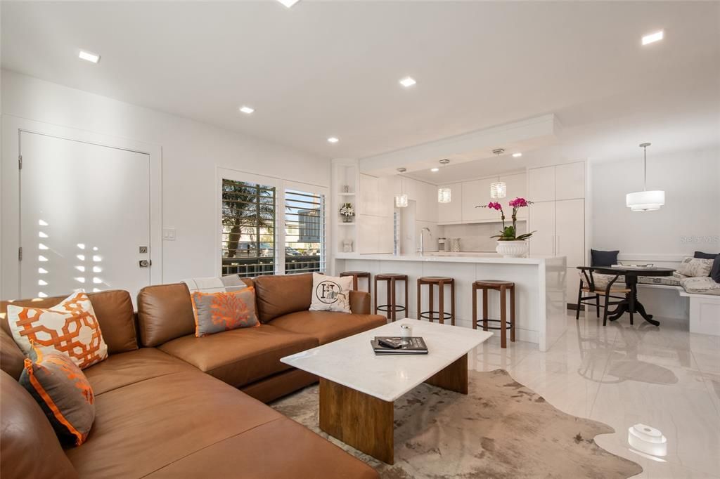En Venta: $469,900 (2 camas, 2 baños, 816 Pies cuadrados)