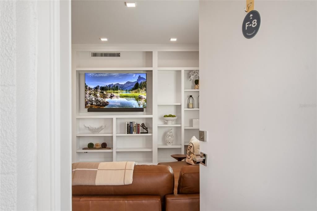 En Venta: $469,900 (2 camas, 2 baños, 816 Pies cuadrados)