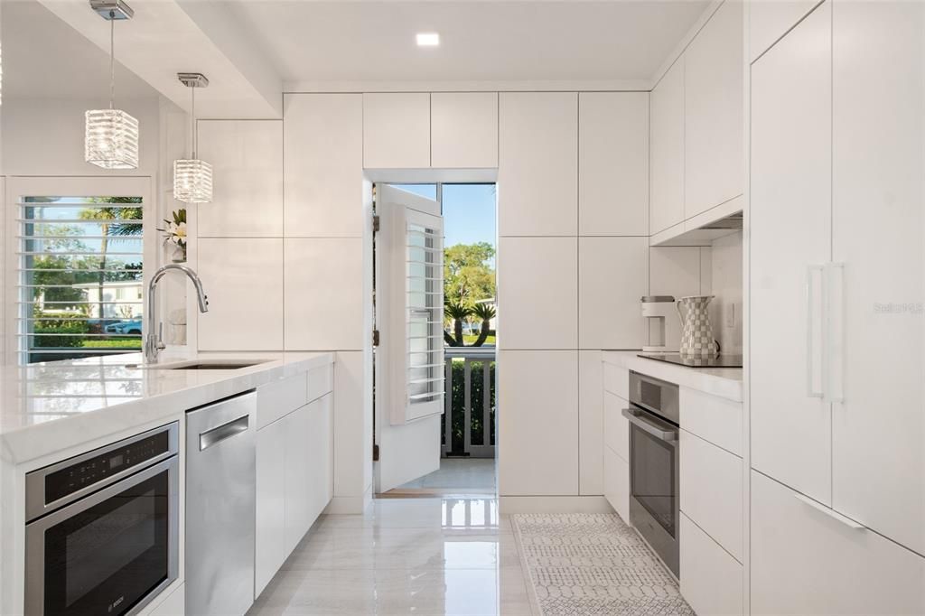 En Venta: $469,900 (2 camas, 2 baños, 816 Pies cuadrados)
