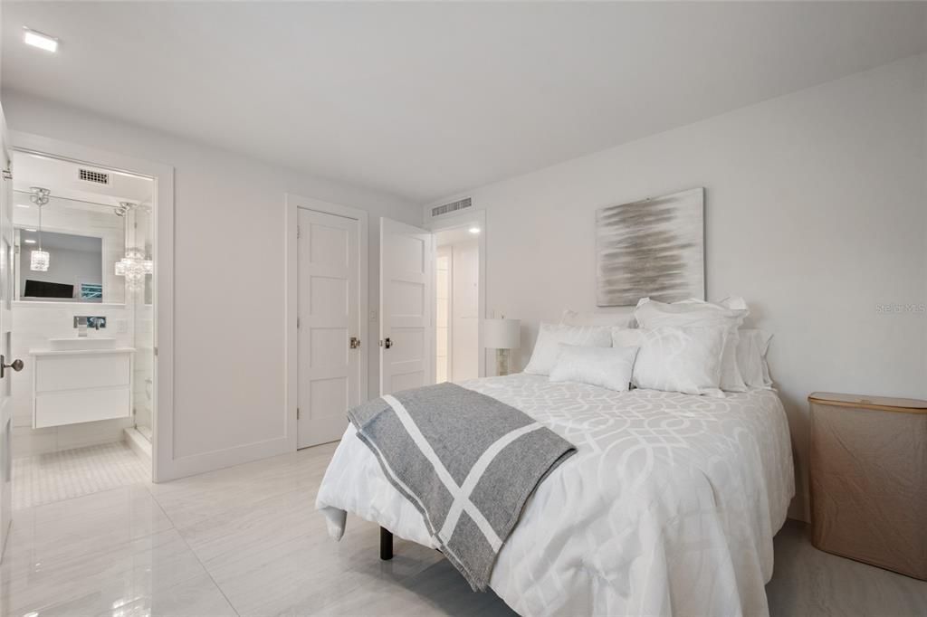 En Venta: $469,900 (2 camas, 2 baños, 816 Pies cuadrados)