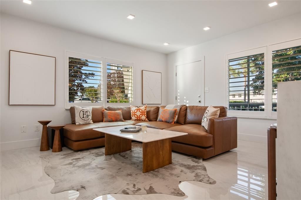 En Venta: $469,900 (2 camas, 2 baños, 816 Pies cuadrados)