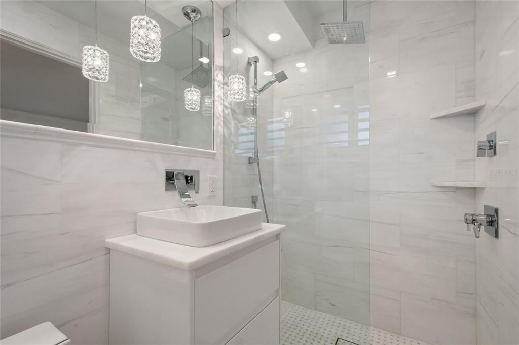 En Venta: $469,900 (2 camas, 2 baños, 816 Pies cuadrados)