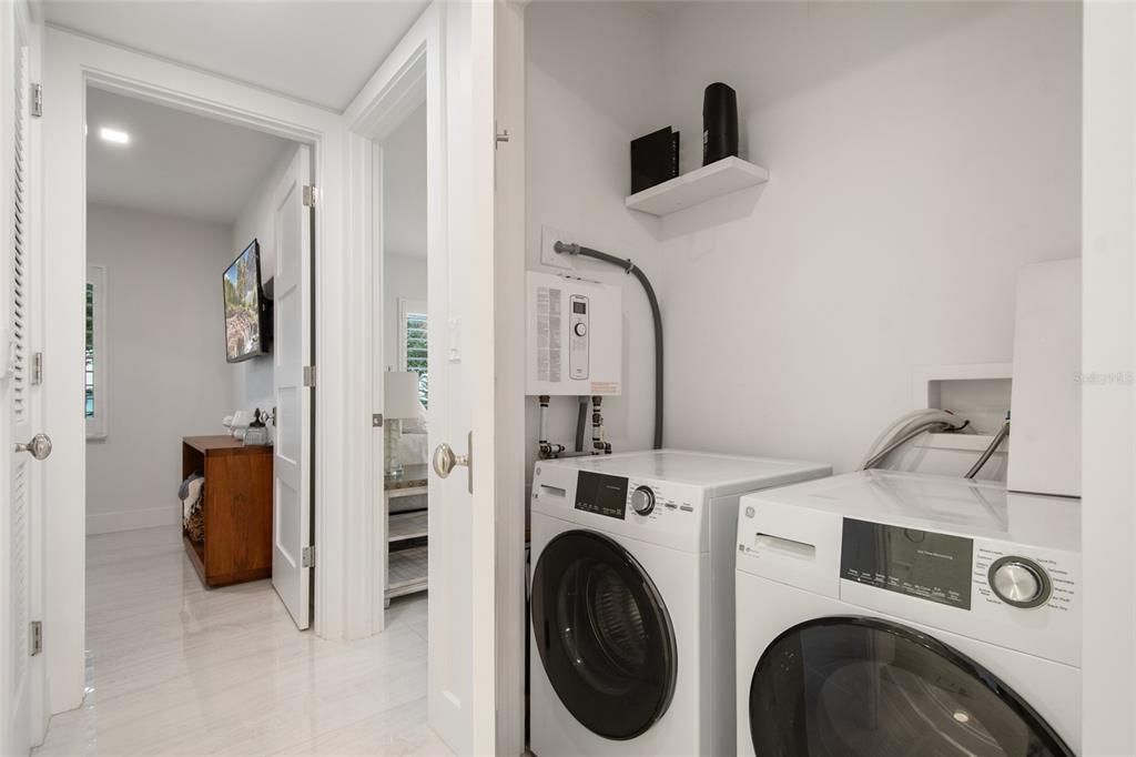 En Venta: $469,900 (2 camas, 2 baños, 816 Pies cuadrados)