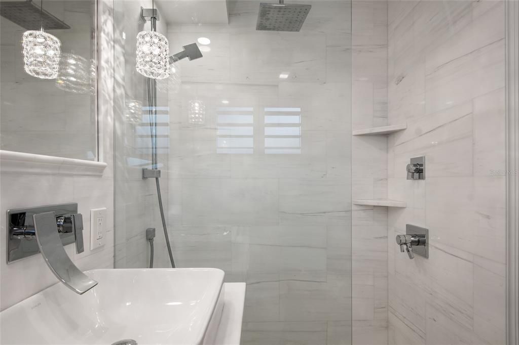 En Venta: $469,900 (2 camas, 2 baños, 816 Pies cuadrados)
