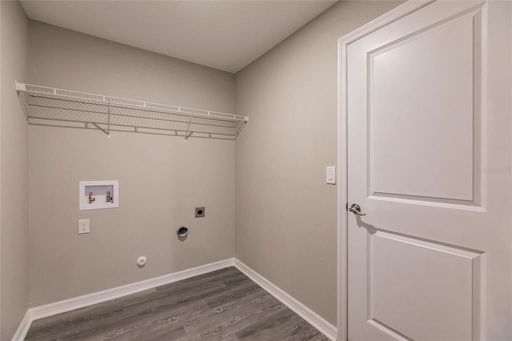 Activo con contrato: $284,000 (4 camas, 2 baños, 1556 Pies cuadrados)