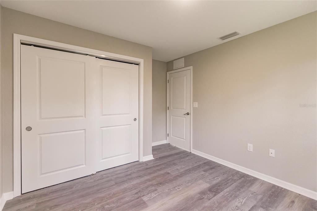 Activo con contrato: $284,000 (4 camas, 2 baños, 1556 Pies cuadrados)