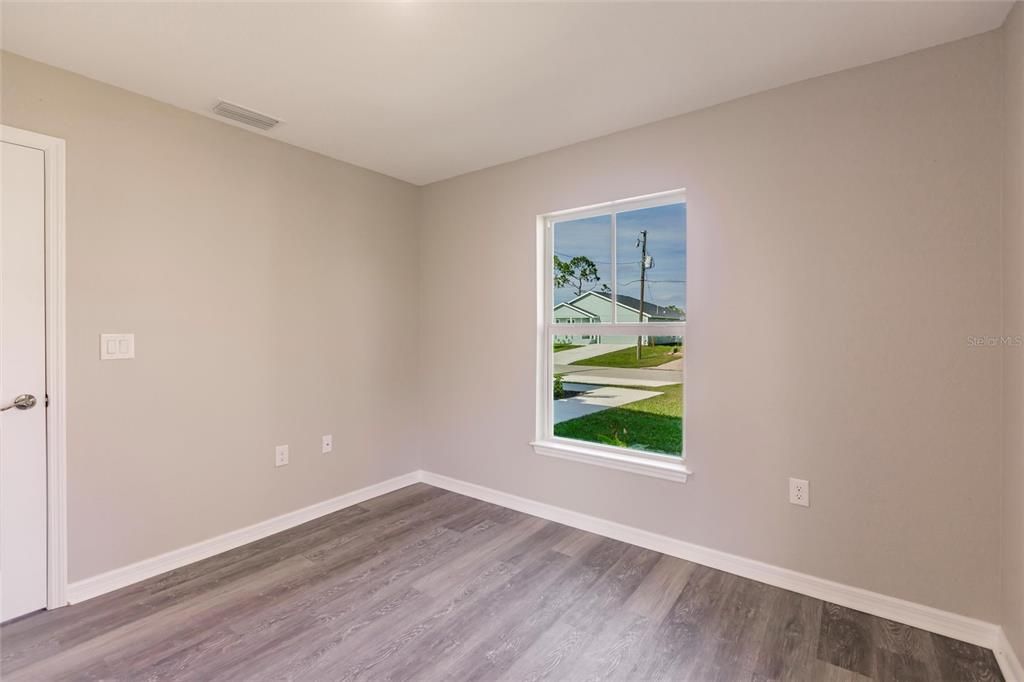 Activo con contrato: $284,000 (4 camas, 2 baños, 1556 Pies cuadrados)