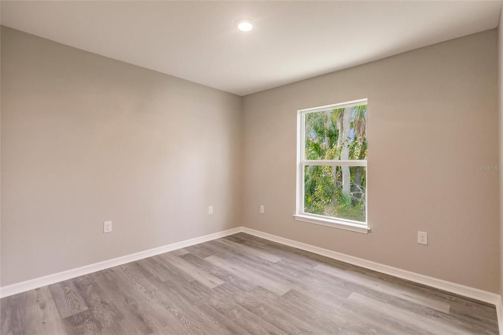 Activo con contrato: $284,000 (4 camas, 2 baños, 1556 Pies cuadrados)