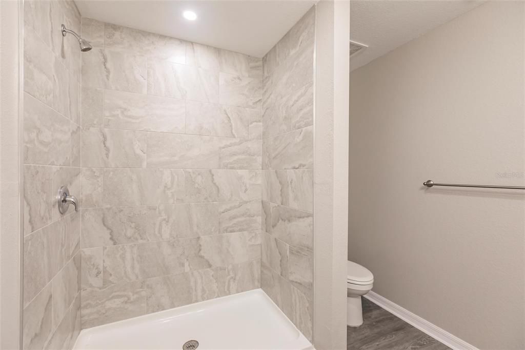 Activo con contrato: $284,000 (4 camas, 2 baños, 1556 Pies cuadrados)