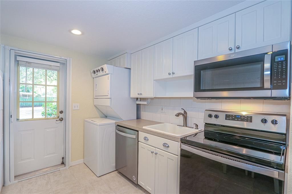 出租: $2,100 (2 贝兹, 1 浴室, 609 平方英尺)