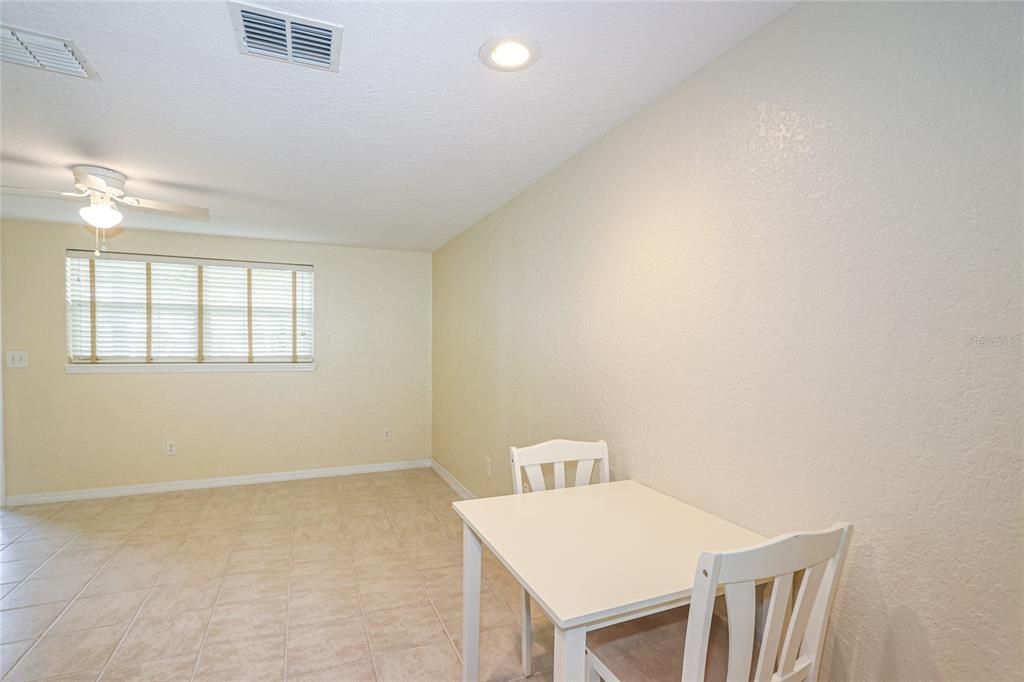 出租: $2,100 (2 贝兹, 1 浴室, 609 平方英尺)