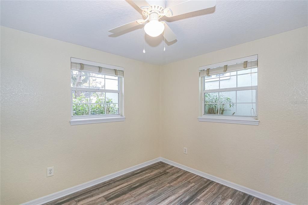 出租: $2,100 (2 贝兹, 1 浴室, 609 平方英尺)