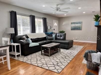 出租: $3,800 (4 贝兹, 3 浴室, 1590 平方英尺)