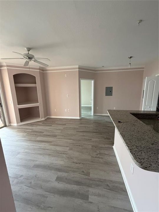 Active With Contract: $1,400 (1 beds, 1 baths, 661 Square Feet)