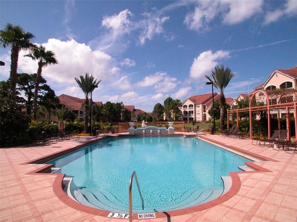 Active With Contract: $1,400 (1 beds, 1 baths, 661 Square Feet)