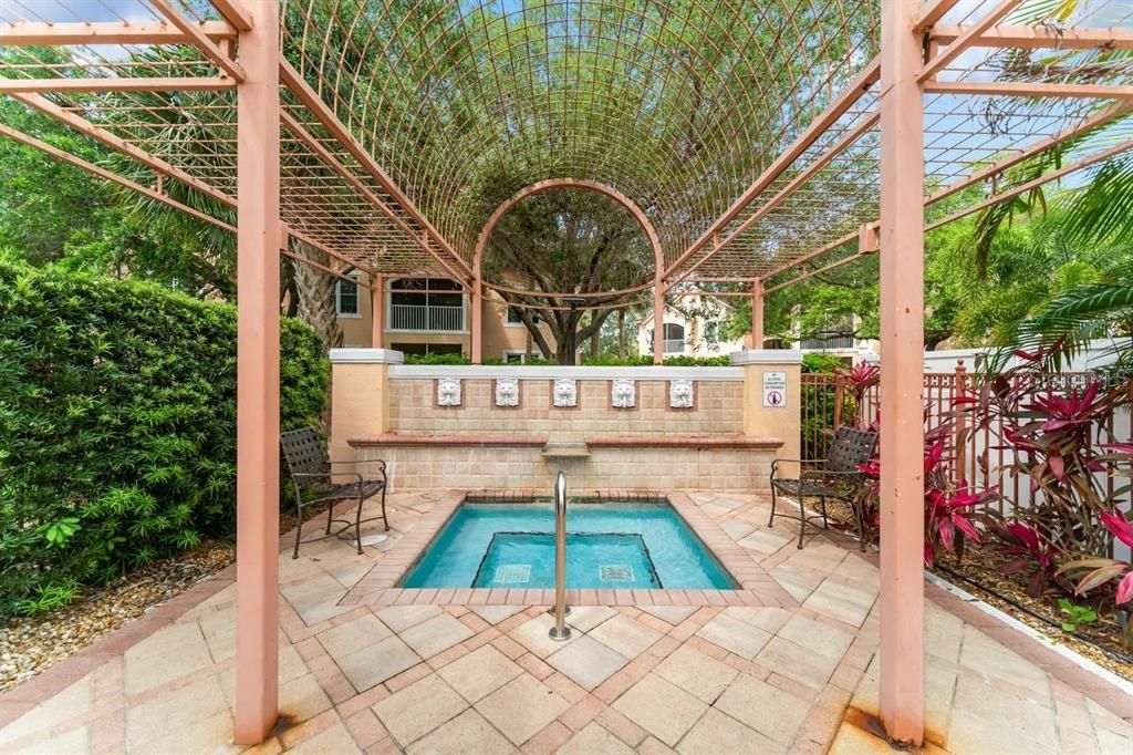 Active With Contract: $1,400 (1 beds, 1 baths, 661 Square Feet)