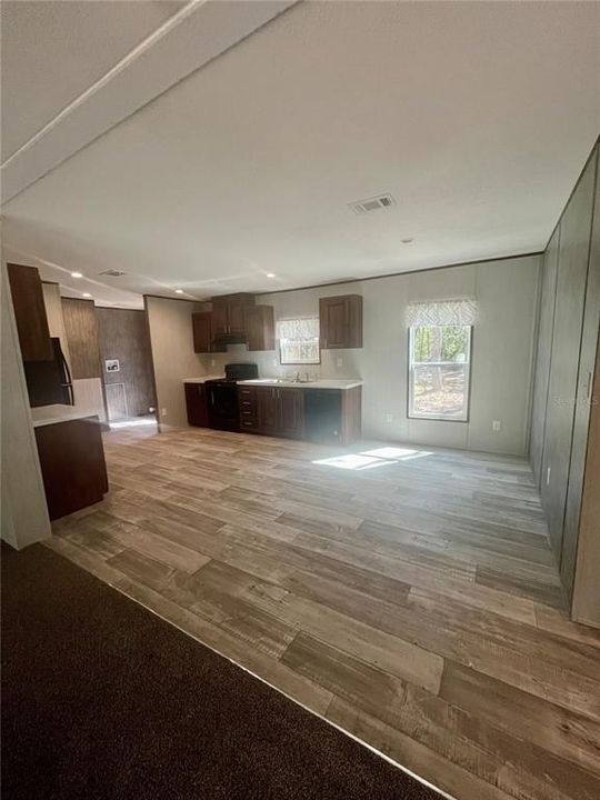 На продажу: $225,000 (3 спален, 2 ванн, 1352 Квадратных фут)