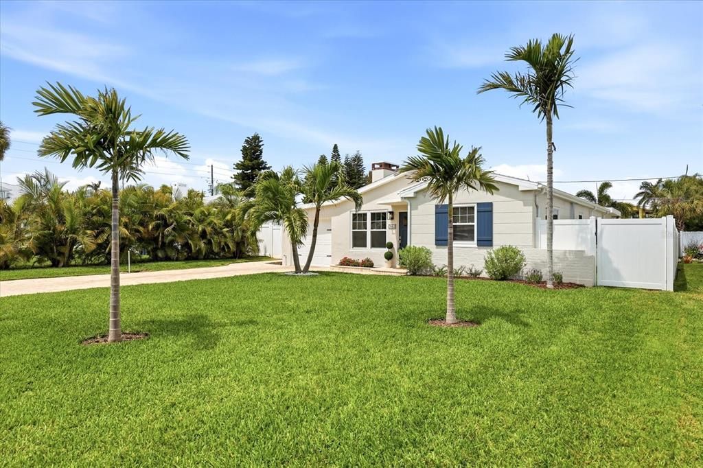 For Sale: $725,000 (2 beds, 2 baths, 1698 Square Feet)