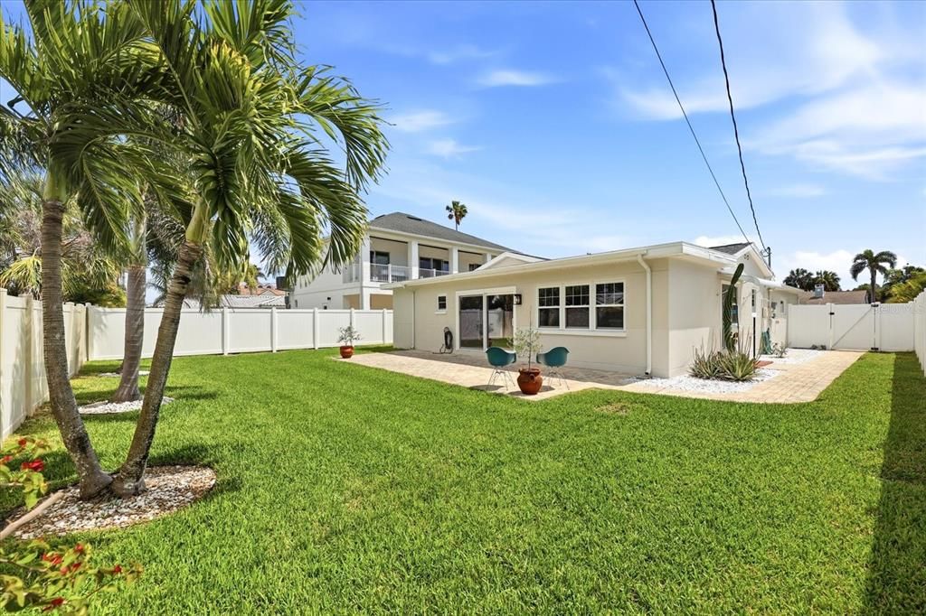 For Sale: $725,000 (2 beds, 2 baths, 1698 Square Feet)