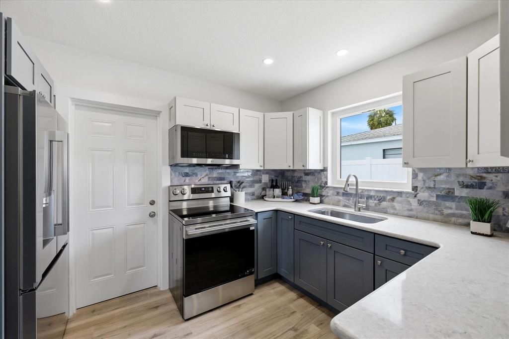 For Sale: $725,000 (2 beds, 2 baths, 1698 Square Feet)