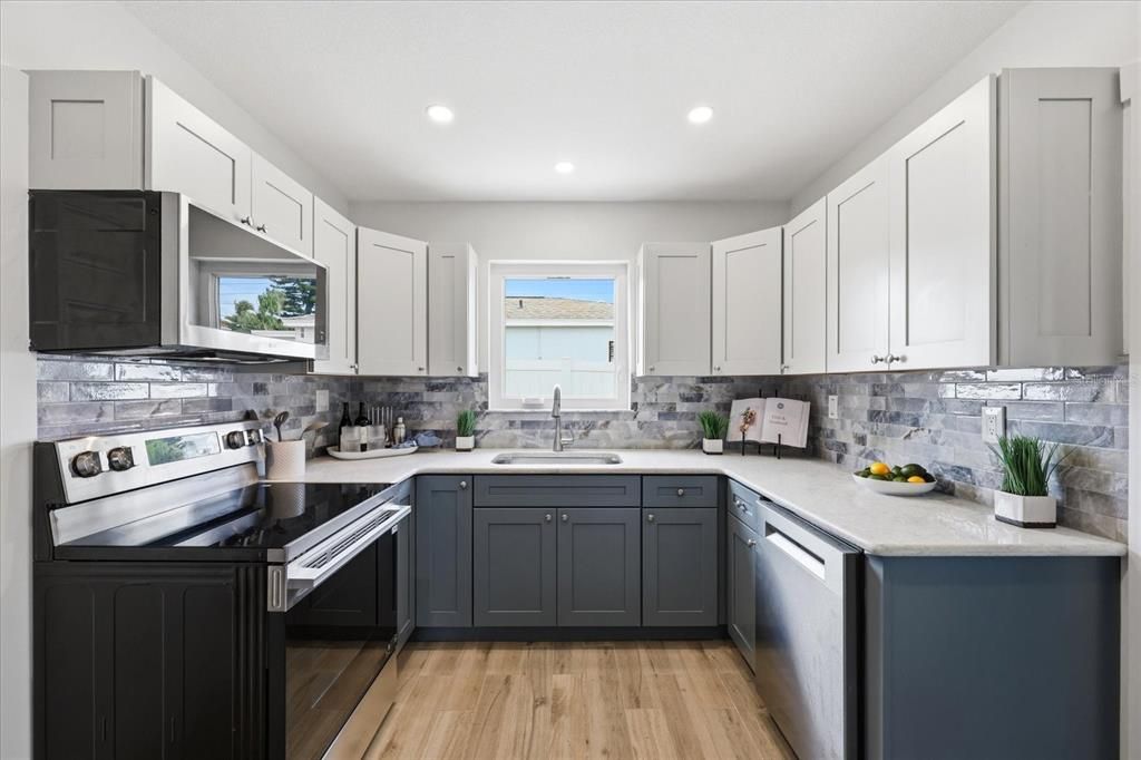 For Sale: $725,000 (2 beds, 2 baths, 1698 Square Feet)