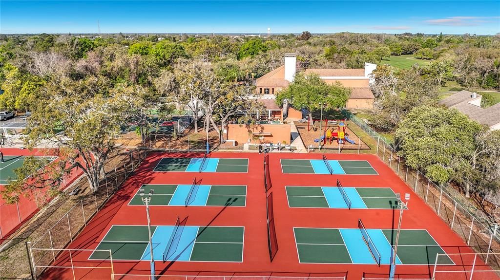 На продажу: $139,900 (2 спален, 2 ванн, 1144 Квадратных фут)