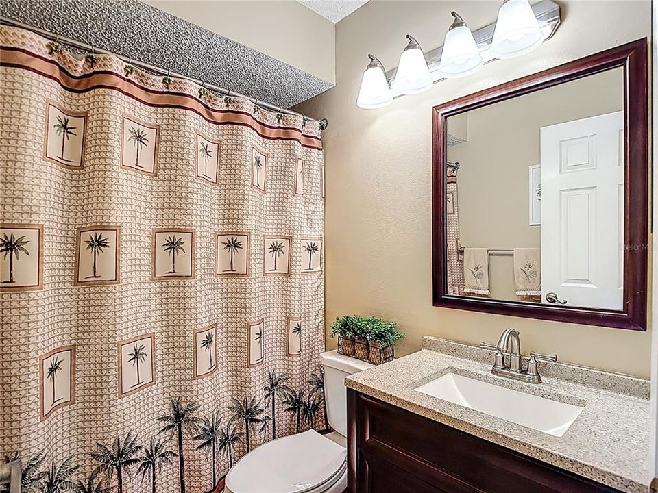 На продажу: $139,900 (2 спален, 2 ванн, 1144 Квадратных фут)