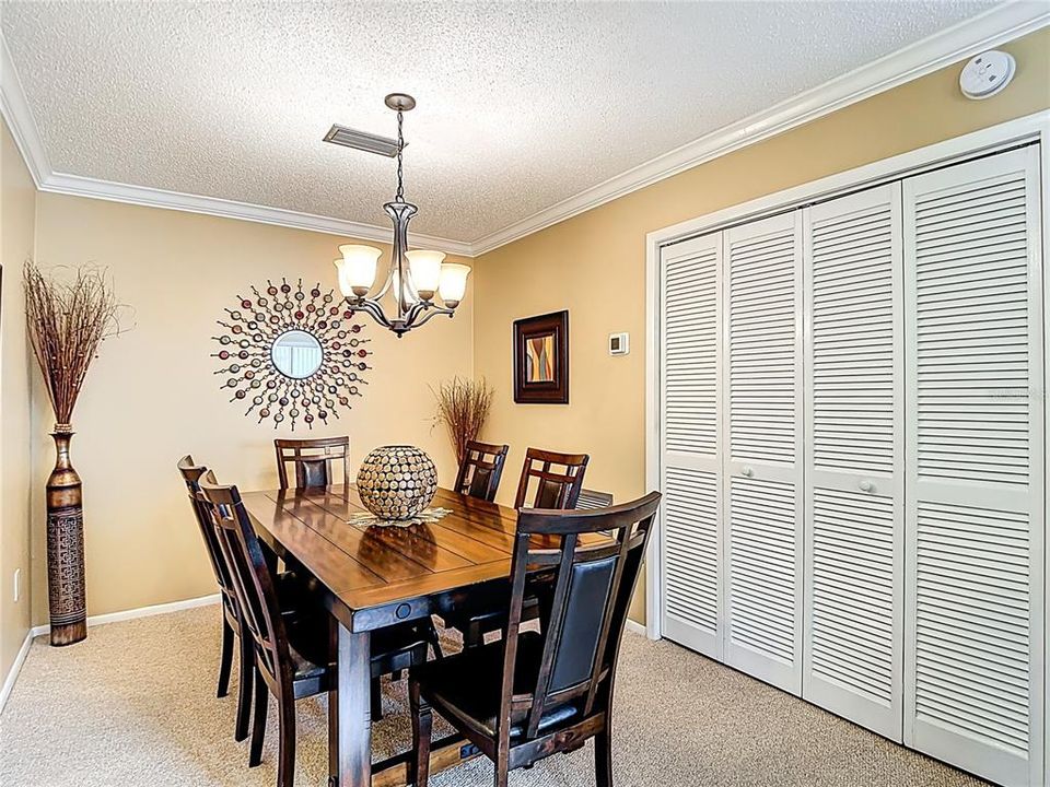 На продажу: $139,900 (2 спален, 2 ванн, 1144 Квадратных фут)